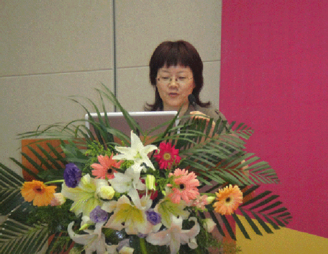 北京云海游戏互联信息顾问有限公司总经理、首席规划师郑爱军女士进行了以《当前网站的发展趋势与构建策略》为题的演讲