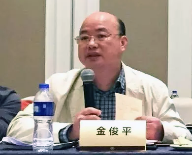在2016中国（青海）“互联网+政务”创新趋势研讨会上，江西省信息中心主任金俊平就江西在推进“互联网+政务服务”过程中，针对集约化建设、政务云以及网站平台与移动端的融合等方面进行了发言