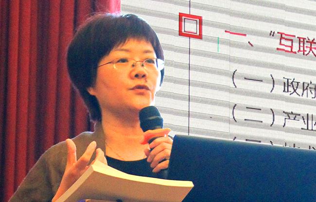 在2016中国“互联网+政务”创新趋势研讨会（广东站）上，云海游戏互联总经理、首席规划师郑爱军发布了《“互联网+政务服务”发展白皮书》。